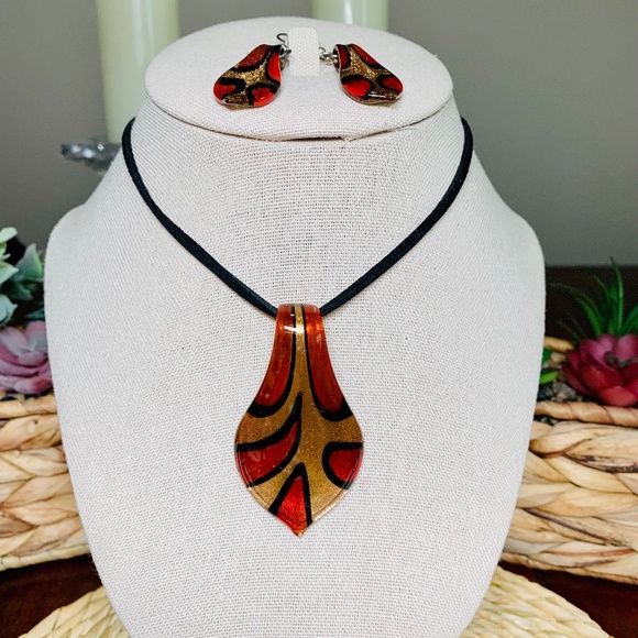 Vintage Art Glass Tiger Pattern Pendant Necklace and Dangle Earrings. - Picture 1 of 14